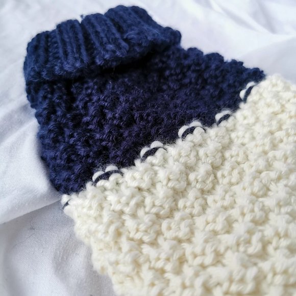 M Royal Yachts(wo)man Handknit Dog Sweat… - Picture 9 of 9